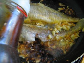 红烧黄花鱼的做法步骤8