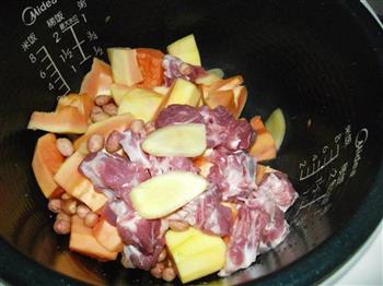 木瓜花生排骨汤的做法步骤1