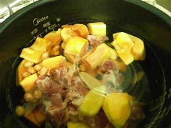 木瓜花生排骨汤的做法步骤2