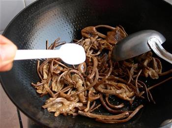 茶树菇烧木耳的做法步骤6