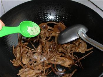 茶树菇烧木耳的做法步骤7