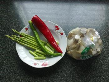 清蒸芦笋猪肚菇的做法步骤1