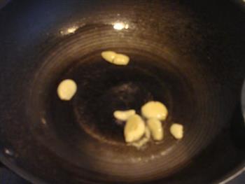 香菇炒黄瓜片的做法图解3
