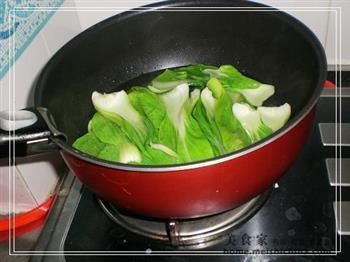 上汤双孢菇扒油菜的做法步骤4