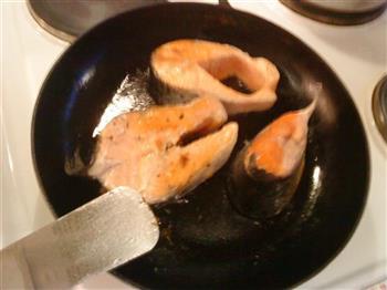 煎三文鱼配苹果酱的做法步骤1