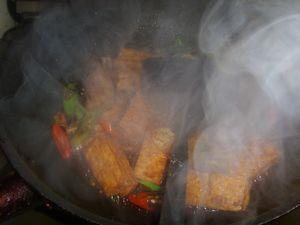 农家腊味烧豆腐的做法步骤10