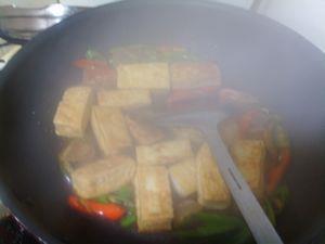 农家腊味烧豆腐的做法步骤9