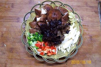 香菇排骨山珍汤面的做法步骤17