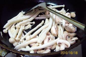 香菇排骨山珍汤面的做法步骤25