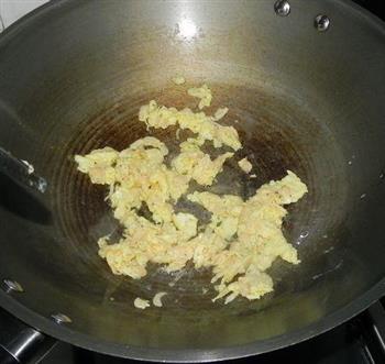 虾皮鸡蛋炒面的做法步骤5