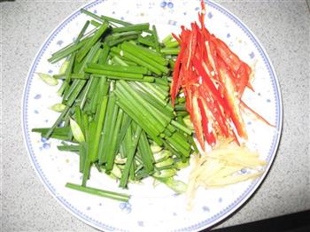 韭菜花炒肉丝的做法步骤1