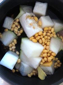 黄豆冬瓜筒骨汤的做法步骤5