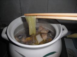 花菇山药煲鸡汤的做法步骤13