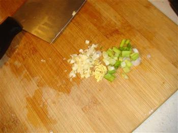 芽菜肉丁拌面的做法步骤2