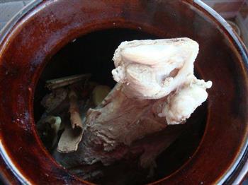 猪骨汤炖白菜海带的做法图解5