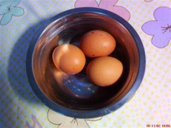 尖椒炒鸡蛋的做法图解1