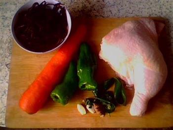 蕨菜烧鸡的做法步骤1