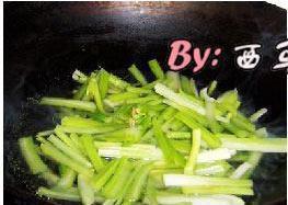 肉丝熏干芹菜的做法步骤3