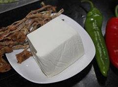茶树菇烧豆腐的做法步骤1