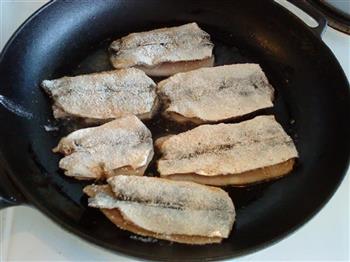 煎鲱鱼配土豆泥的做法步骤6