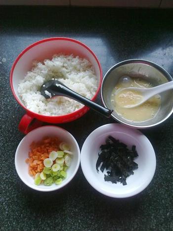 海苔蒜香炒饭的做法步骤2