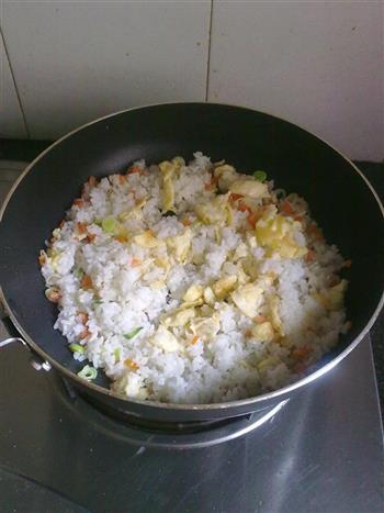 海苔蒜香炒饭的做法步骤4