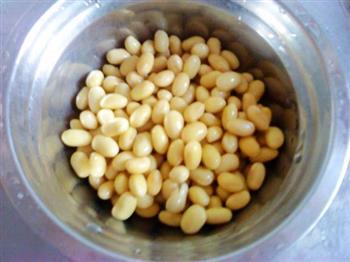 黄豆花生拌藕丁的做法步骤1