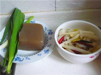 酸菜魔芋豆腐的做法步骤1