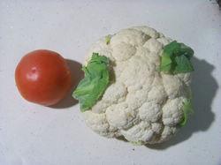 番茄炒花菜的做法图解1