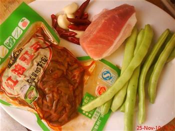 红油豇豆小炒肉的做法步骤1