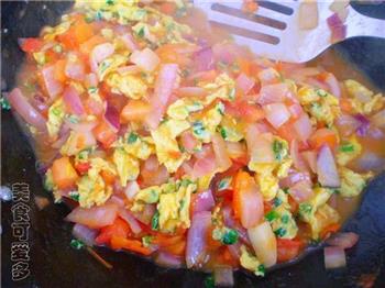 洋葱西红柿鸡蛋浇饭的做法步骤6