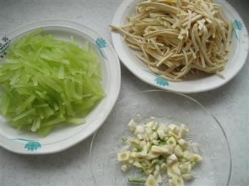 豆皮炒莴苣的做法步骤1