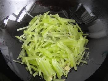 豆皮炒莴苣的做法步骤4