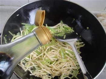 豆皮炒莴苣的做法步骤6