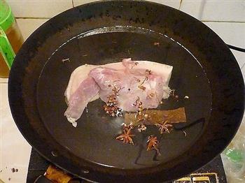 蒜苗青椒回锅肉的做法步骤2