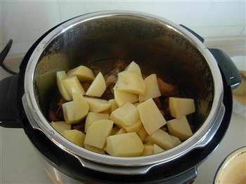高压锅土豆炖排骨的做法步骤8