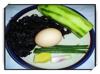 丝瓜紫菜蛋汤的做法图解1