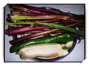 酿猪皮炒红菜苔的做法步骤1
