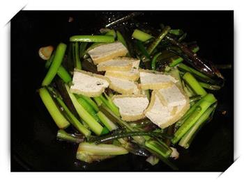酿猪皮炒红菜苔的做法图解7