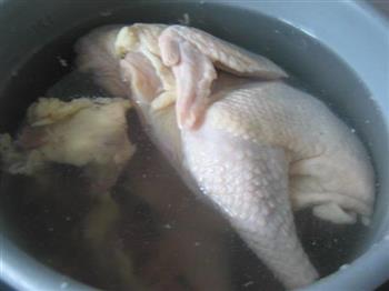银耳炖鸡的做法步骤1