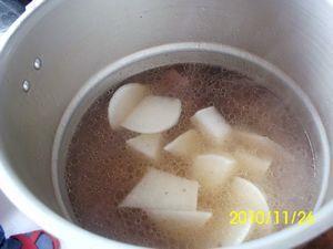 红菇羊肉汤的做法步骤2