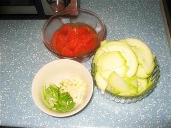 西葫芦炒蕃茄的做法步骤1