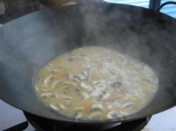 海鲜奶油蘑菇汤的做法步骤3