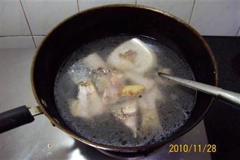 蒜苗萝卜鲈鱼汤的做法步骤8