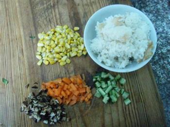 胡萝卜玉米炒饭的做法步骤1