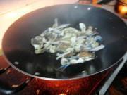 蚝油姜葱炒蟹的做法步骤2