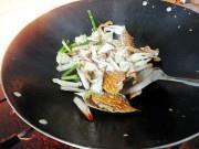 蚝油姜葱炒蟹的做法步骤4