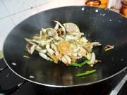 蚝油姜葱炒蟹的做法步骤5