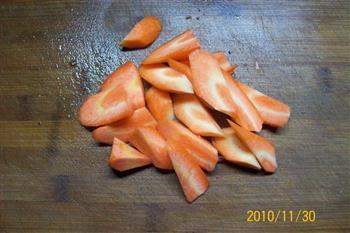 萝卜蘑菇炒菜花的做法步骤1