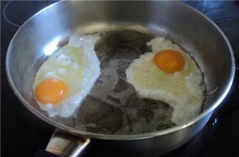 煎蛋上汤龙须菜的做法图解2